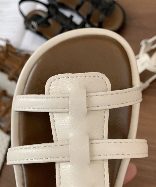 Forcement（フォースメント）の「大人っぽいフラットサンダル（サンダル・レディース・ホワイト/ブラウン/ブラック・24.5cm/24cm/23.5cm/23cm/25cm）」の4枚目の写真