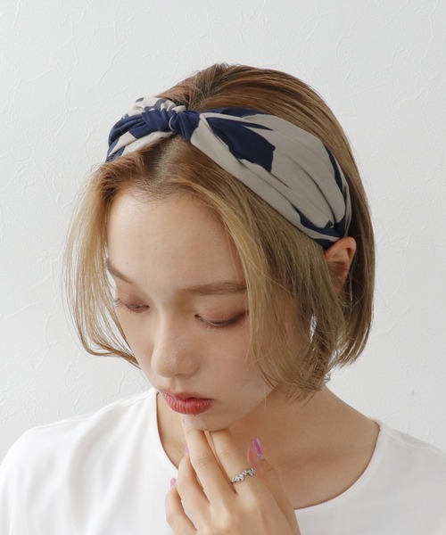 Three Four Time（ｽﾘｰﾌｫｰﾀｲﾑ）の「PLANTプリントカチューシャ（カチューシャ・レディース・ブラウン/グレー/カーキ・FREE）」の3枚目の写真