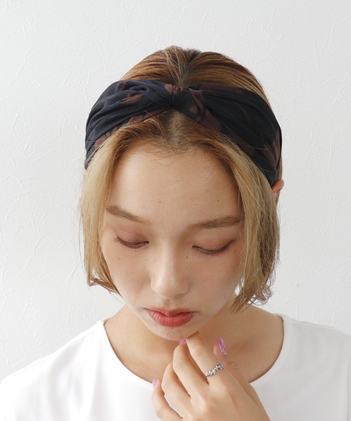 Three Four Time（ｽﾘｰﾌｫｰﾀｲﾑ）の「PLANTプリントカチューシャ（カチューシャ・レディース・ブラウン/グレー/カーキ・FREE）」の5枚目の写真