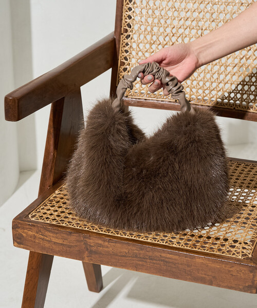 限定展開 ギャザー ハンドル ファー ハンド バッグ（ハンドバッグ