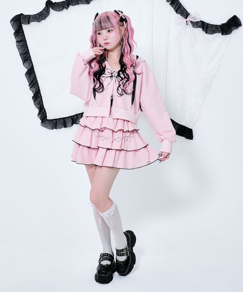 Magia Charm(マギアチャーム)の「ハートチェーン付き3段フリルスカート / インナーショーパン ミニ(スカート・レディース・ブラック/ピンク・F)」の8枚目の写真