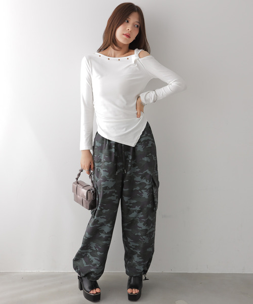 VIVID LADY(ビビッドレディー)の「アシンメトリーワンショルダートップス(Tシャツ/カットソー・レディース・アイボリー/ブラック・FREE)」の19枚目の写真