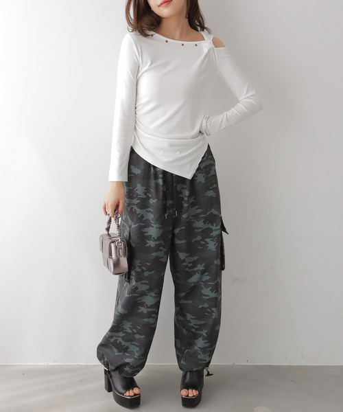VIVID LADY(ビビッドレディー)の「アシンメトリーワンショルダートップス(Tシャツ/カットソー・レディース・アイボリー/ブラック・FREE)」の18枚目の写真