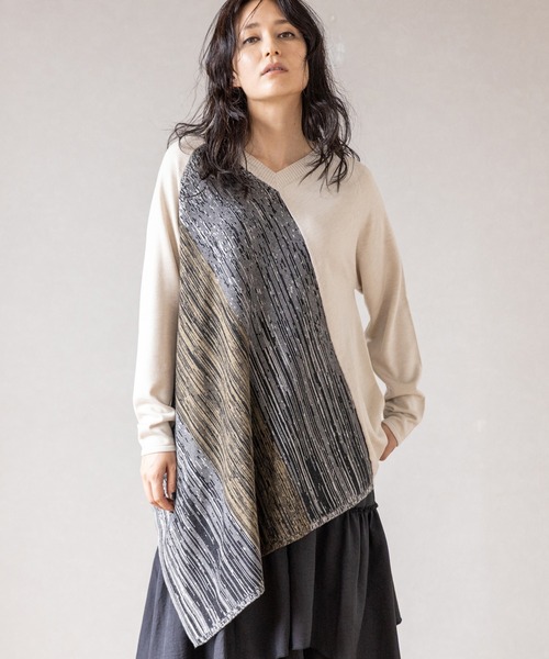 OSMOSIS（オズモーシス）の「アシンメトリーニットプルオーバー（ニット/セーター・レディース・ピンク/ブラック系その他/ブラック/アイボリー・ONE SIZE）」の2枚目の写真