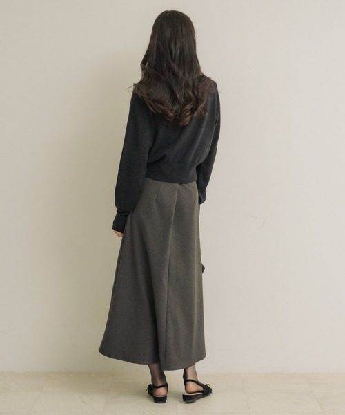 NEUNA（ヌナ）の「エンブレムベーシックカーディガン（カーディガン/ボレロ・レディース・ブラック/アイボリー/バーガンディー・FREE）」の6枚目の写真