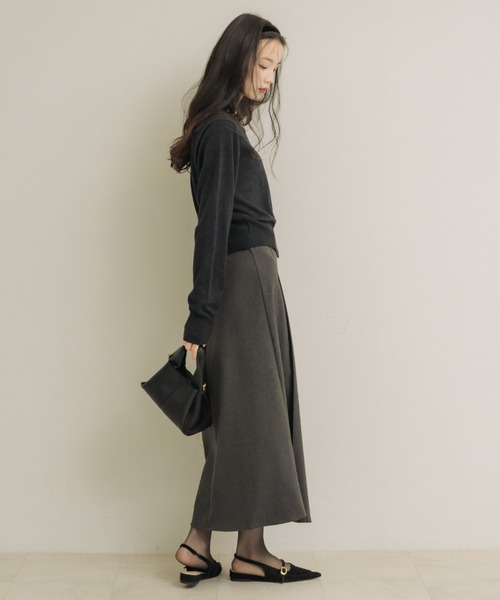 NEUNA（ヌナ）の「エンブレムベーシックカーディガン（カーディガン/ボレロ・レディース・ブラック/アイボリー/バーガンディー・FREE）」の4枚目の写真