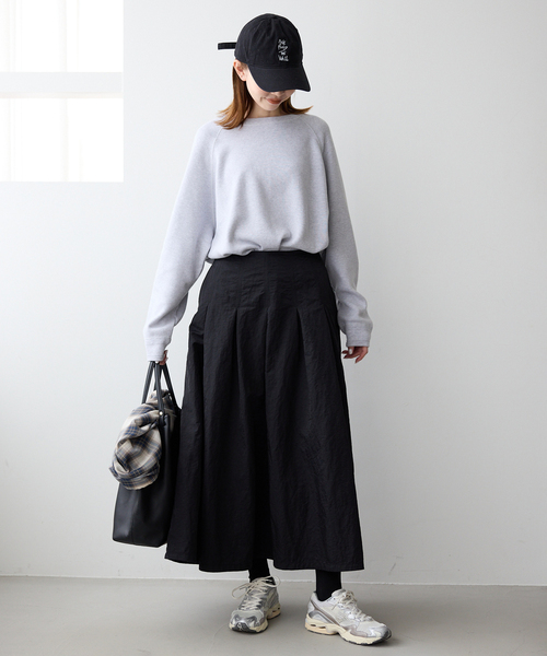 SLOBE IENA（スローブイエナ）の「《3サイズ展開》タフタタックフレアスカート（スカート・レディース・ベージュ/ブラック・38/36/34）」の4枚目の写真