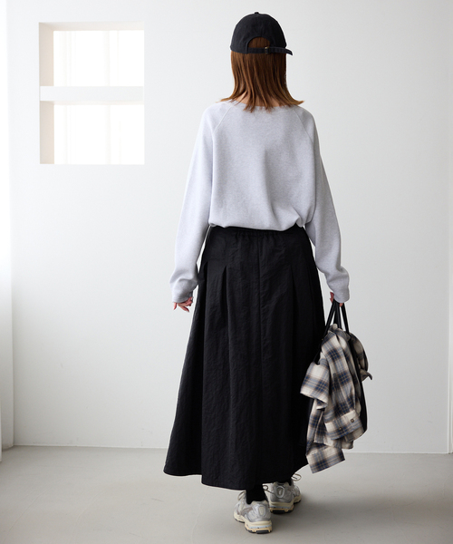 SLOBE IENA（スローブイエナ）の「《3サイズ展開》タフタタックフレアスカート（スカート・レディース・ベージュ/ブラック・38/36/34）」の6枚目の写真