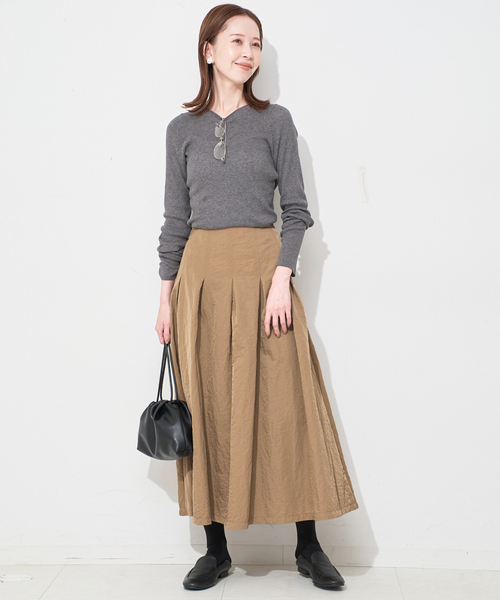 SLOBE IENA（スローブイエナ）の「《3サイズ展開》タフタタックフレアスカート（スカート・レディース・ベージュ/ブラック・38/36/34）」の21枚目の写真
