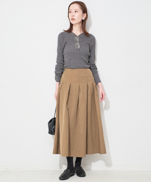SLOBE IENA（スローブイエナ）の「《3サイズ展開》タフタタックフレアスカート（スカート・レディース・ベージュ/ブラック・38/36/34）」の22枚目の写真
