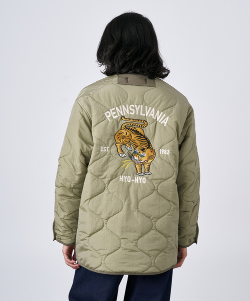 B.C STOCK（ベーセーストック）の「HYO-HYO リップストップナイロン キルティングブルゾン（ミリタリージャケット・メンズ・カーキ/アイボリー/ブラック/ブラウン・FREE）」の4枚目の写真