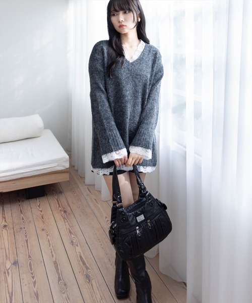 STAY MOTION（ステイモーション）の「【WEB限定】レース付きVネックニットトップス［韓国ファッション ガーリー］≪AW新作≫（ニット/セーター・レディース・オフホワイト/チャコールグレー・F）」の7枚目の写真