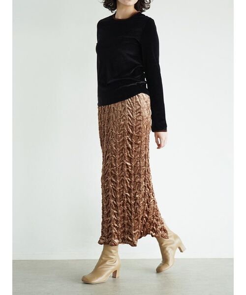 FIKA.（フィーカ）の「Crinkle velour skirt（スカート・レディース・キャメル/ベージュ/ネイビー・MEDIUM）」の20枚目の写真