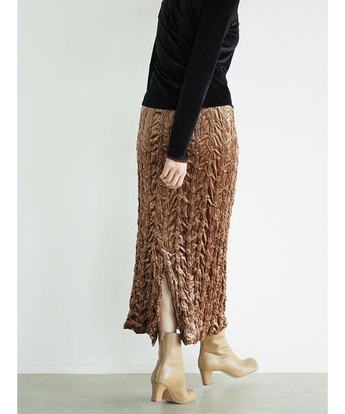 FIKA.（フィーカ）の「Crinkle velour skirt（スカート・レディース・キャメル/ベージュ/ネイビー・MEDIUM）」の22枚目の写真