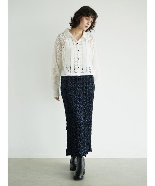 FIKA.（フィーカ）の「Crinkle velour skirt（スカート・レディース・キャメル/ベージュ/ネイビー・MEDIUM）」の10枚目の写真