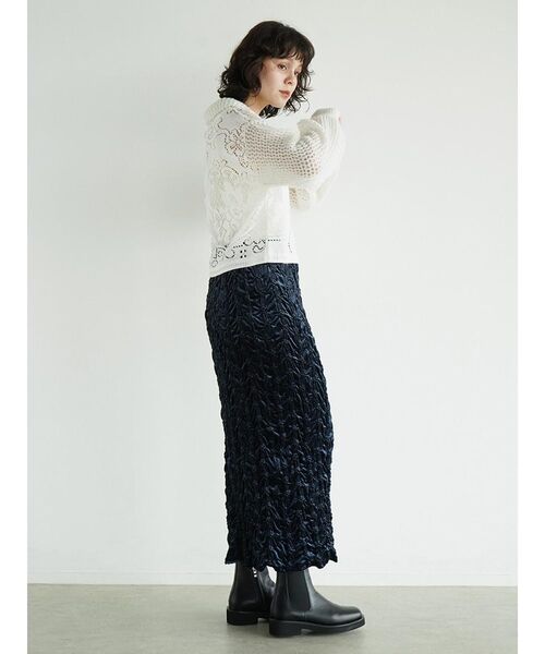 FIKA.（フィーカ）の「Crinkle velour skirt（スカート・レディース・キャメル/ベージュ/ネイビー・MEDIUM）」の11枚目の写真