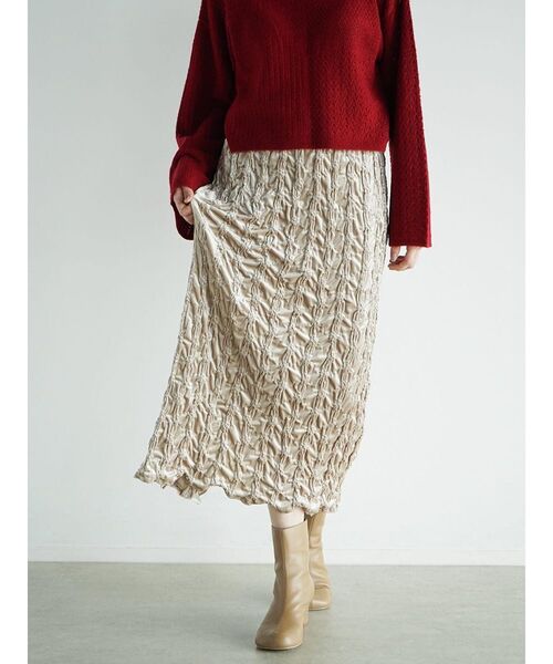 FIKA.（フィーカ）の「Crinkle velour skirt（スカート・レディース・キャメル/ベージュ/ネイビー・MEDIUM）」の15枚目の写真