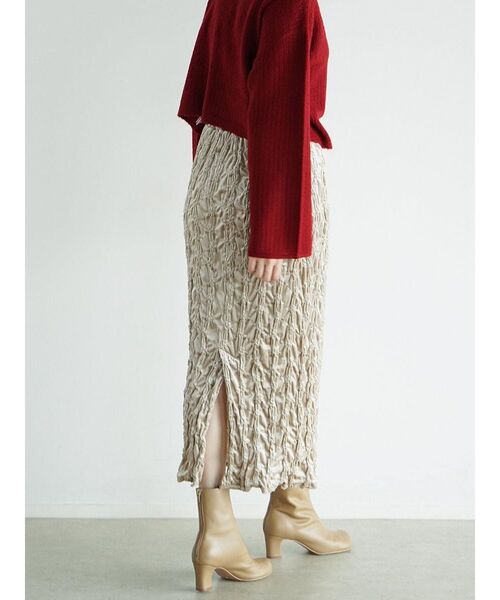 FIKA.（フィーカ）の「Crinkle velour skirt（スカート・レディース・キャメル/ベージュ/ネイビー・MEDIUM）」の16枚目の写真