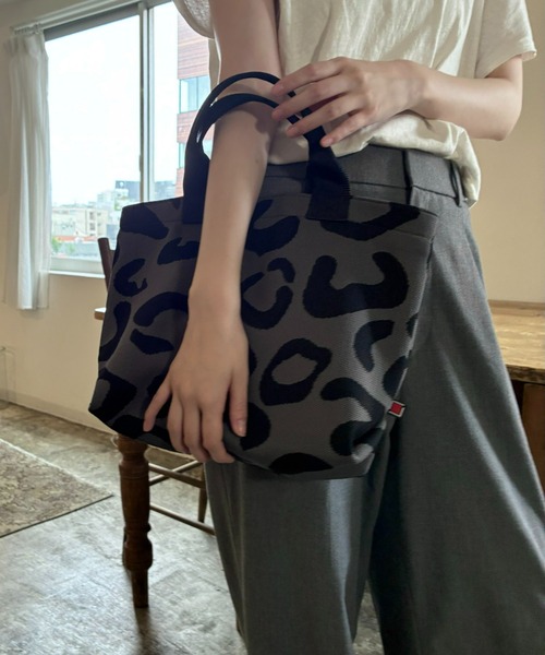 ARTISAN&ARTIST(アルティザンアンドアーティスト)の「「ARTISAN&ARTIST」ジャーナル・レオパード/デイリー(トートバッグ・レディース・ブラック×グレー・FREE)」の11枚目の写真