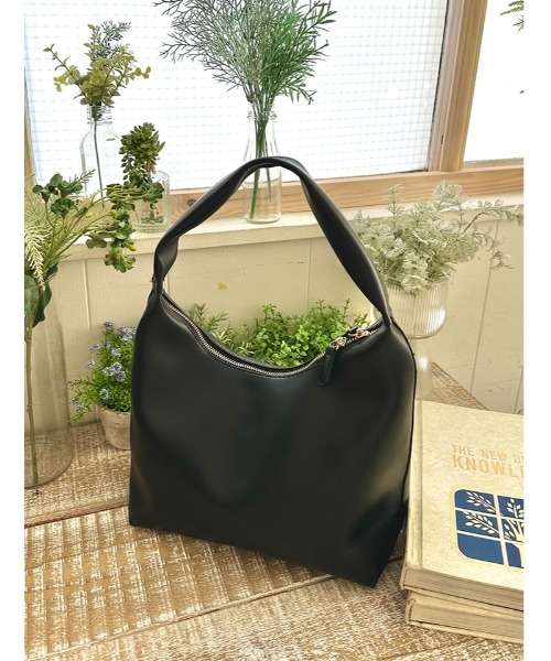 Edit Sheen（エディットシーン）の「ソフトタッチホーボーバッグ（ショルダーバッグ・レディース・キャメル/ベージュ/ブラック・FREE）」の2枚目の写真