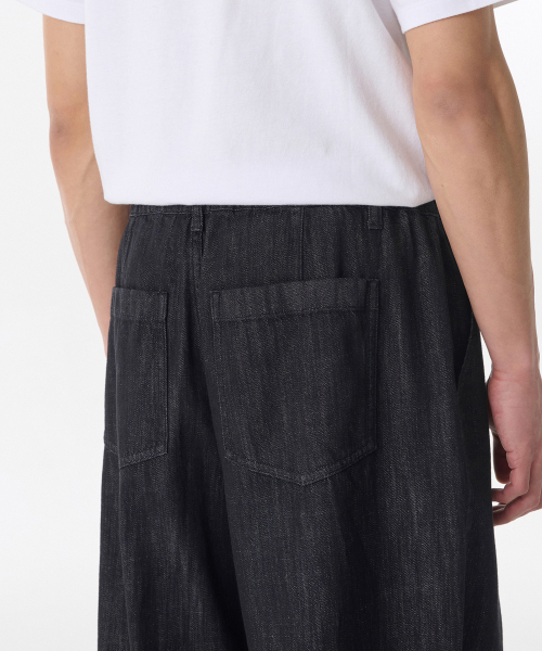 MUSINSA STANDARD（ムシンサスタンダード）の「リネンライクバルーンデニムパンツ[ローブラック]（デニムパンツ・メンズ・その他・30/32/34/36/42/26/28）」の5枚目の写真