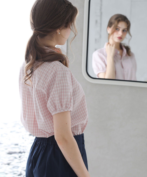 SLOWLOLLI（スローローリ）の「Seersucker check short-sleeve shirt_2 Colors（シャツ/ブラウス・レディース・PINK/ネイビー・FREE）」の3枚目の写真