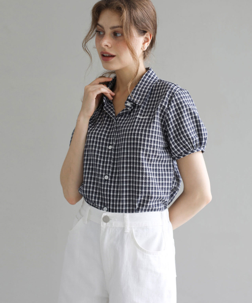 SLOWLOLLI（スローローリ）の「Seersucker check short-sleeve shirt_2 Colors（シャツ/ブラウス・レディース・PINK/ネイビー・FREE）」の4枚目の写真