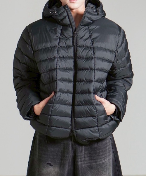 Chikashitsu +（チカシツプラス）の「【Chikashitsu +】light volume puffer jacket / 【チカシツプラス】ライトボリュームパファージャケット（ダウンジャケット/コート・メンズ・グレー/ブラック/アイボリー・ONE SIZE）」の13枚目の写真