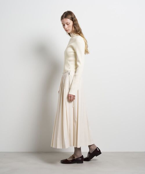 LANVIN en Bleu(ランバンオンブルー)の「タイプライタープリーツスカート(スカート・レディース・ブラック/ブルー/オフホワイト・36/38)」の13枚目の写真