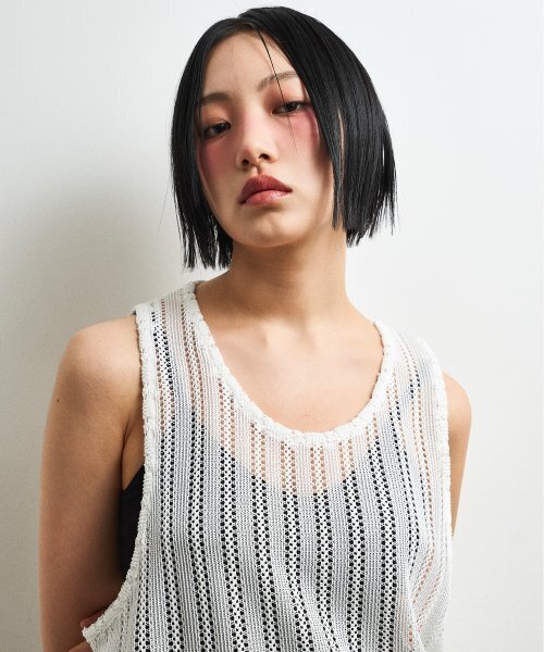 C WEAR BY THE GENIUS(シーウェアバイザジーニアス)の「オーバーサイズシースルークラフトニットスリーブレスホワイト(Tシャツ/カットソー・レディース・その他・size1/size3)」の2枚目の写真