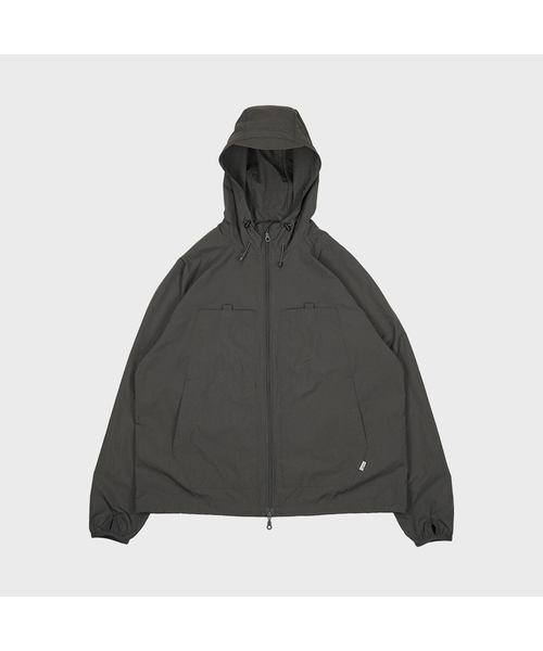 MMOGARDEN(エメモガーデン)の「packable windbreaker (2colors)(ナイロンジャケット・メンズ・グレイッシュベージュ/チャコール・1/3)」の1枚目の写真
