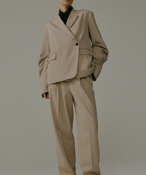 CINOH(チノ)の「WOOL DRAPE SLEEVES JACKET(テーラードジャケット・レディース・ベージュ・36)」の2枚目の写真