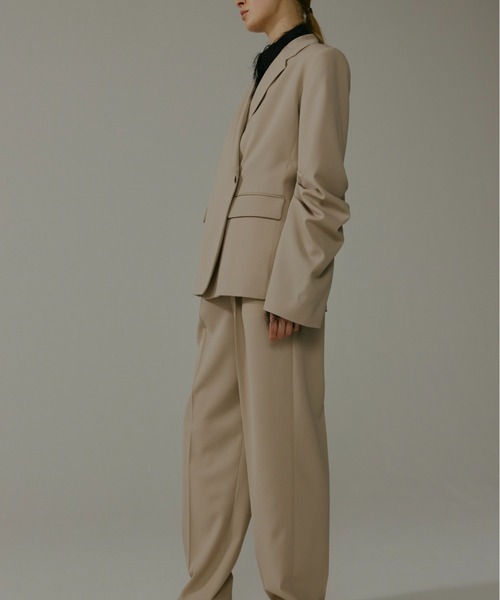 CINOH(チノ)の「WOOL DRAPE SLEEVES JACKET(テーラードジャケット・レディース・ベージュ・36)」の3枚目の写真