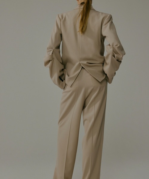 CINOH(チノ)の「WOOL DRAPE SLEEVES JACKET(テーラードジャケット・レディース・ベージュ・36)」の4枚目の写真