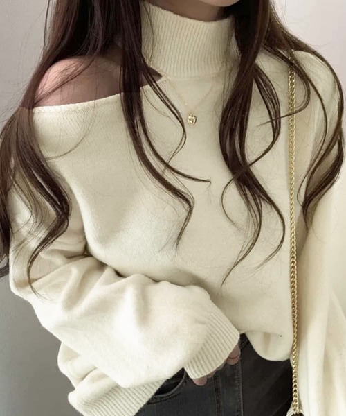 MAISON DE THERESE(メゾン ド テレーズ)の「オフショルダー ミドル丈ニットセーター(ニット/セーター・レディース・グレー/アイボリー/ブラック・FREE)」の2枚目の写真