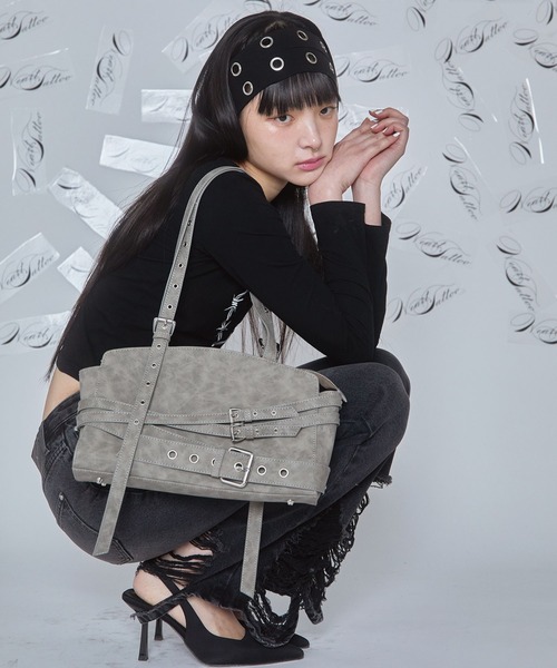 Heart Tattoo（ハートタトゥー）の「belt design damage shoulder bag / ダメージ調　ベルトショルダーバッグ（トートバッグ・レディース・ブラック系/グレー系・FREE）」の2枚目の写真
