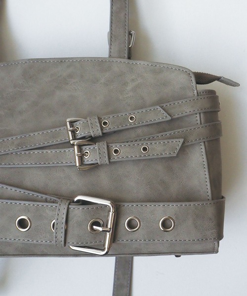 Heart Tattoo（ハートタトゥー）の「belt design damage shoulder bag / ダメージ調　ベルトショルダーバッグ（トートバッグ・レディース・ブラック系/グレー系・FREE）」の13枚目の写真