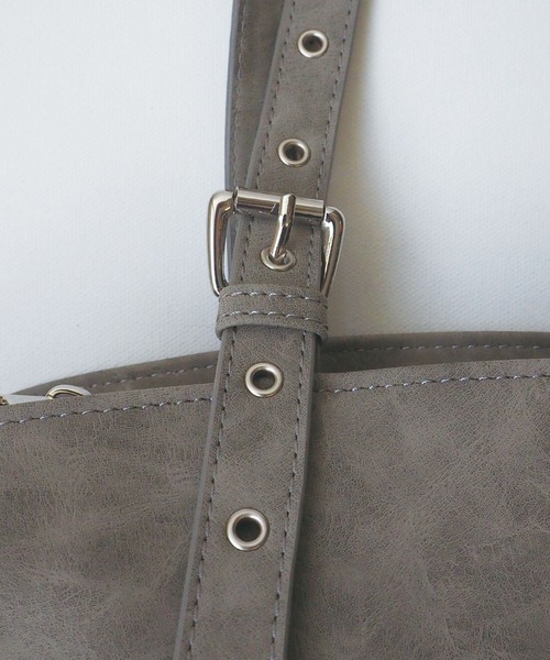 Heart Tattoo（ハートタトゥー）の「belt design damage shoulder bag / ダメージ調　ベルトショルダーバッグ（トートバッグ・レディース・ブラック系/グレー系・FREE）」の14枚目の写真