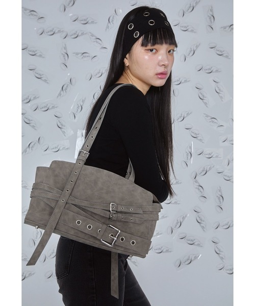 Heart Tattoo（ハートタトゥー）の「belt design damage shoulder bag / ダメージ調　ベルトショルダーバッグ（トートバッグ・レディース・ブラック系/グレー系・FREE）」の18枚目の写真