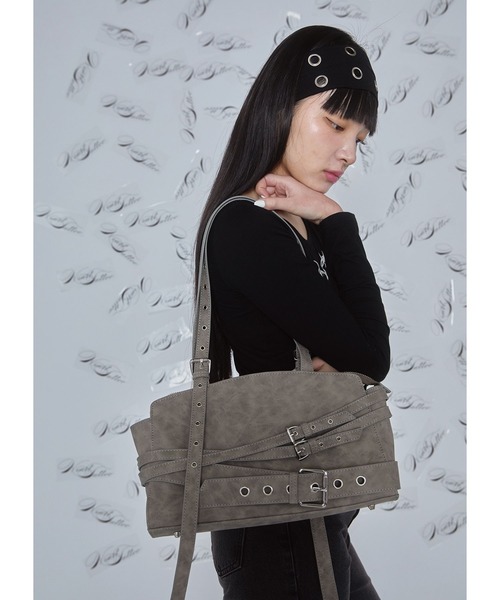 Heart Tattoo（ハートタトゥー）の「belt design damage shoulder bag / ダメージ調　ベルトショルダーバッグ（トートバッグ・レディース・ブラック系/グレー系・FREE）」の19枚目の写真