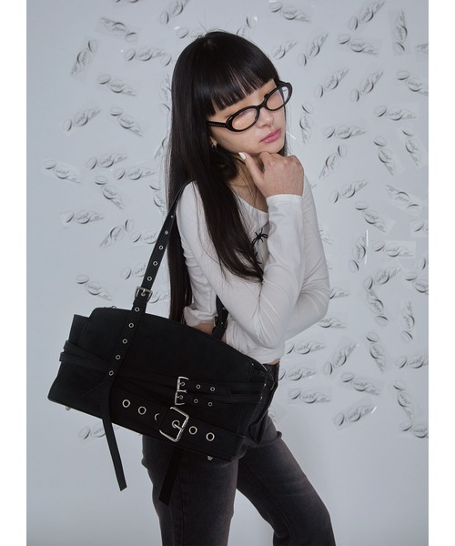 Heart Tattoo（ハートタトゥー）の「belt design damage shoulder bag / ダメージ調　ベルトショルダーバッグ（トートバッグ・レディース・ブラック系/グレー系・FREE）」の4枚目の写真