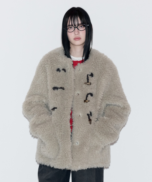 ROLAROLA（ロラロラ）の「TOGGLE BUTTON FUR COAT KHAKI（チェスターコート・レディース・カーキ・FREE）」の2枚目の写真