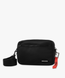 GEECOON（ジークーン）の「ナイロンオールデイエッセンシャルミニクロスバッグ GEE248-704 ブラック（メッセンジャーバッグ）」