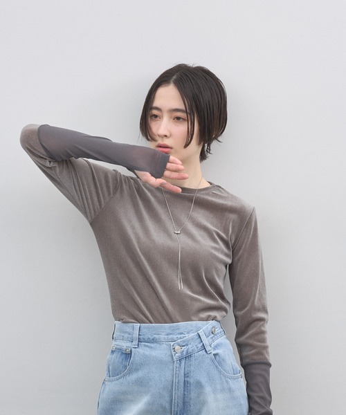 &. NOSTALGIA(アンドドットノスタルジア)の「シアーフロッキー袖口シアー切替トップス(Tシャツ/カットソー・レディース・チャコールグレー/オフホワイト・FREE)」の4枚目の写真