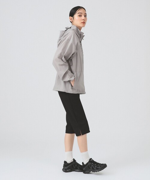 THE NORTH FACE（ザノースフェイス）の「THE NORTH FACE / スウォッシュ ジャケット（ナイロンジャケット・レディース・グレー・MEDIUM）」の4枚目の写真