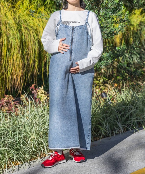 LEPSIM(レプシィム)の「【産前・産後対応】マタニティ/デニムフリンジキャミワンピース 632459(マタニティウェア/グッズ・レディース・ライトブルー/ブルー・FREE)」の4枚目の写真