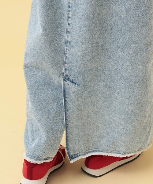 LEPSIM(レプシィム)の「【産前・産後対応】マタニティ/デニムフリンジキャミワンピース 632459(マタニティウェア/グッズ・レディース・ライトブルー/ブルー・FREE)」の22枚目の写真