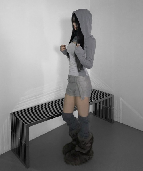 THEAIRTOWN(ジエアタウン)の「pistachio two tone hoodie(パーカー・レディース・ブラウン/ブラック/ブルー・FREE)」の6枚目の写真