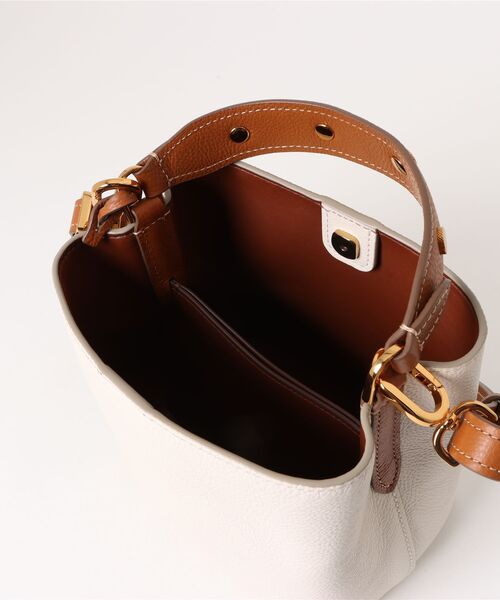 FOSSIL（フォッシル）の「フォッシル 斜めがけバッグ レディース レザー ホワイト スマホ収納可 ZB11002120（ショルダーバッグ・レディース・ホワイト・FREE）」の9枚目の写真