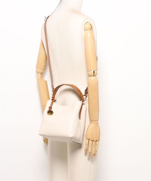 FOSSIL（フォッシル）の「フォッシル 斜めがけバッグ レディース レザー ホワイト スマホ収納可 ZB11002120（ショルダーバッグ・レディース・ホワイト・FREE）」の10枚目の写真